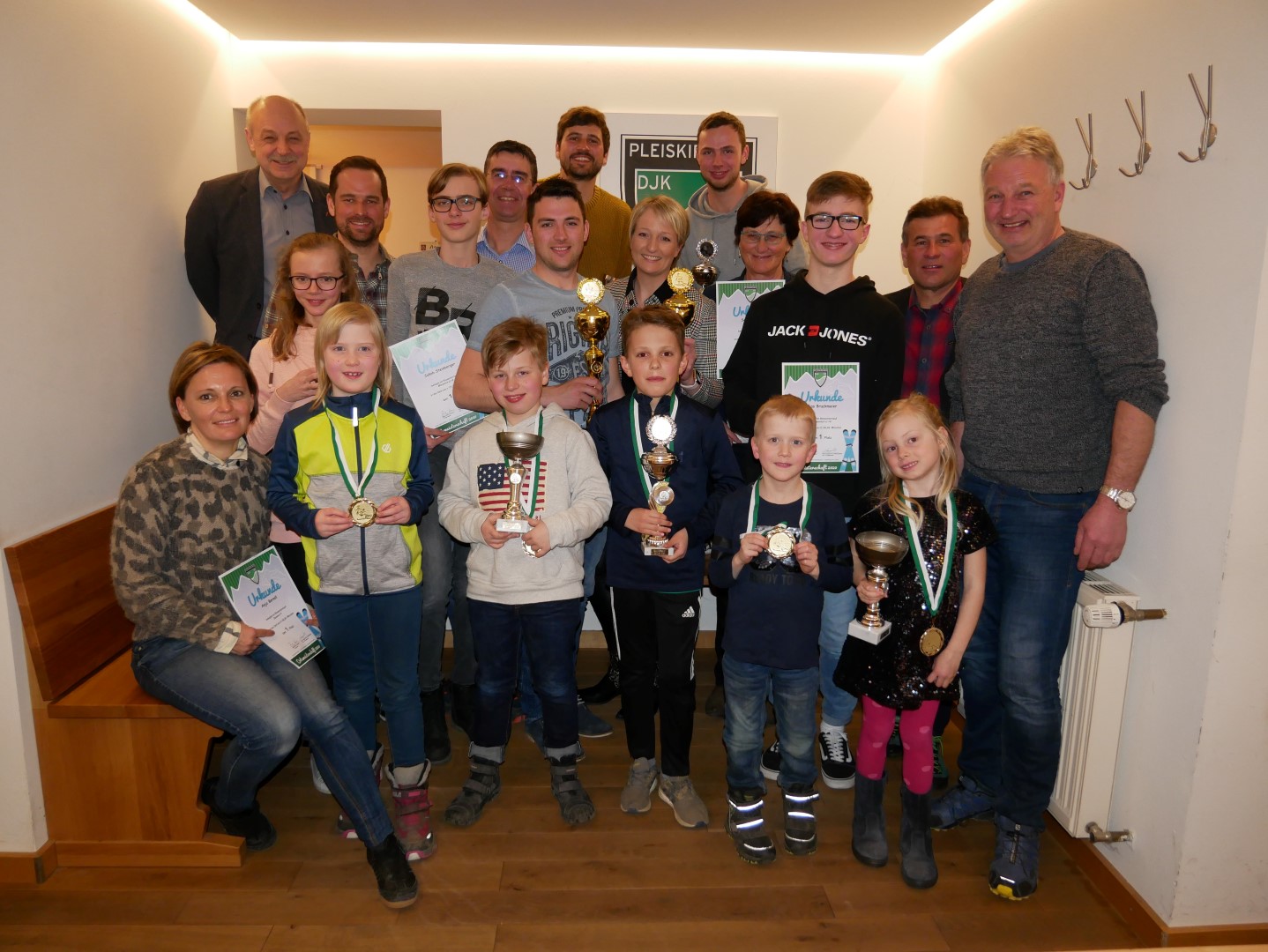 Birgit Kreuzpointner und Stephan Masberger verteidigen Titel als Ski-Ortsmeister